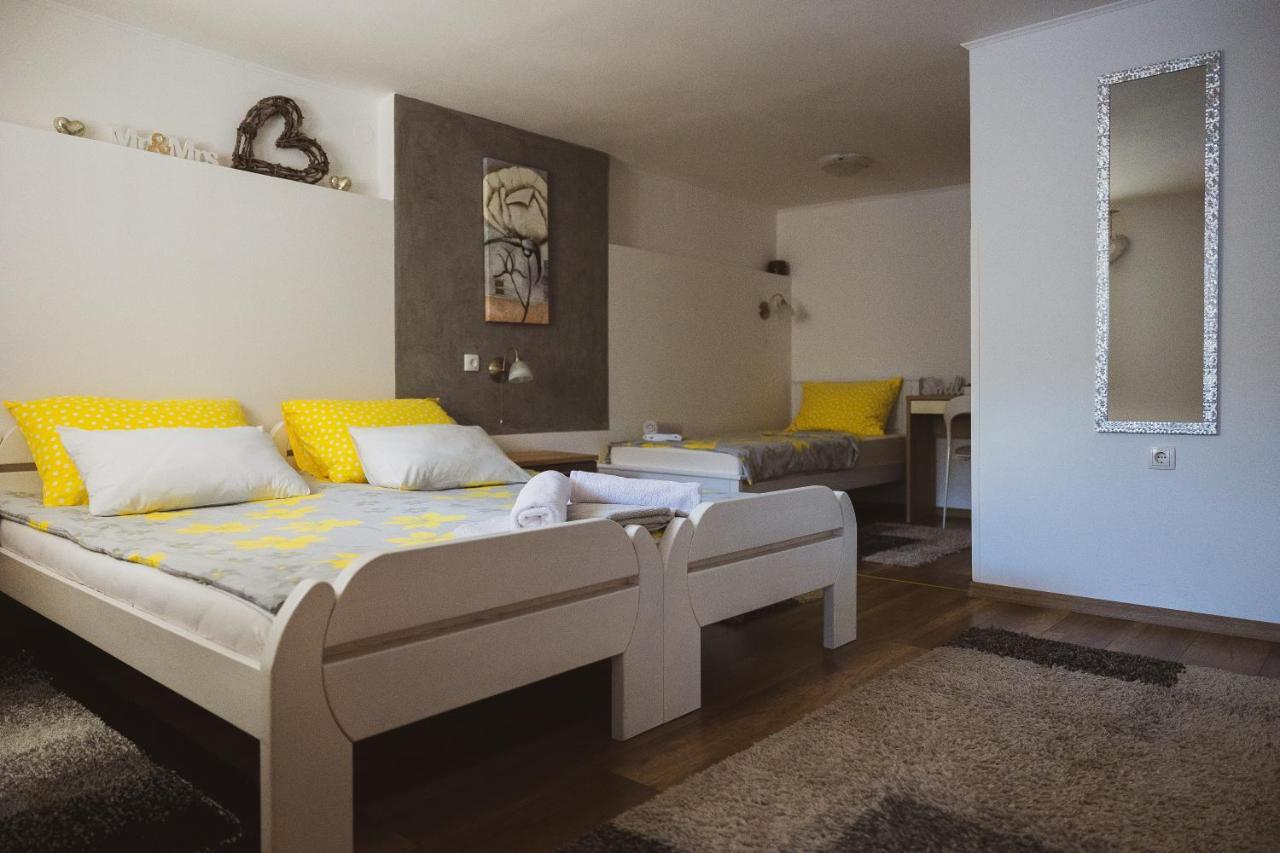 Soba I Apartman Dula Ogulin Exterior photo