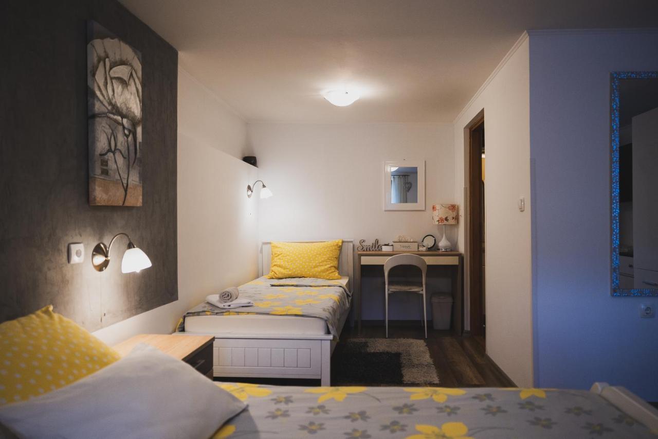 Soba I Apartman Dula Ogulin Exterior photo